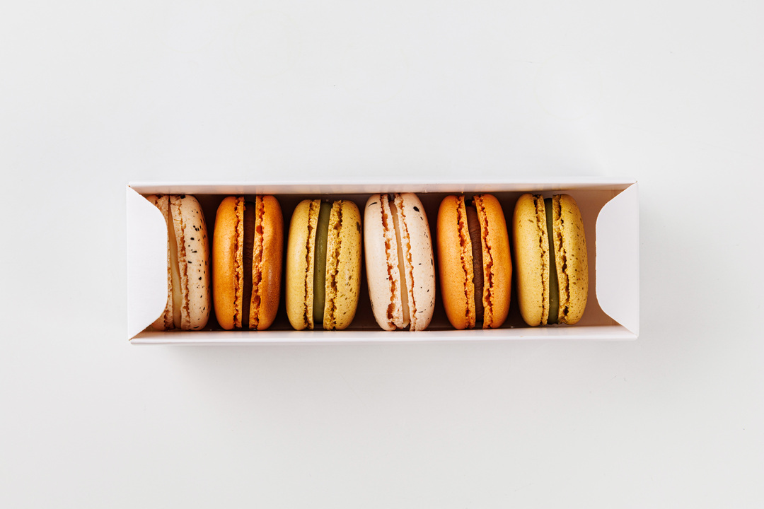 

Набор пирожных макарон Ваниль, фисташка, соленая карамель 6 шт. 96 г