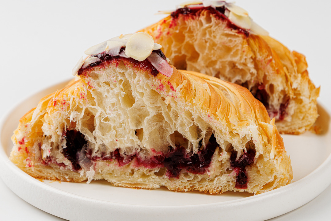 

Улитка миндальная с чёрной смородиной Пекарня 130 г