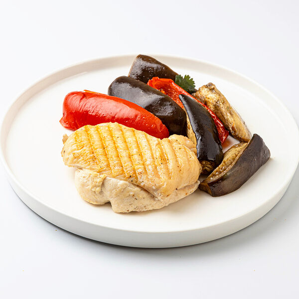 Куриное филе запеченное с овощами