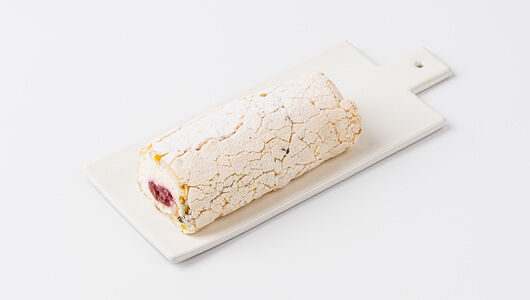 Рулет фисташковый с малиной