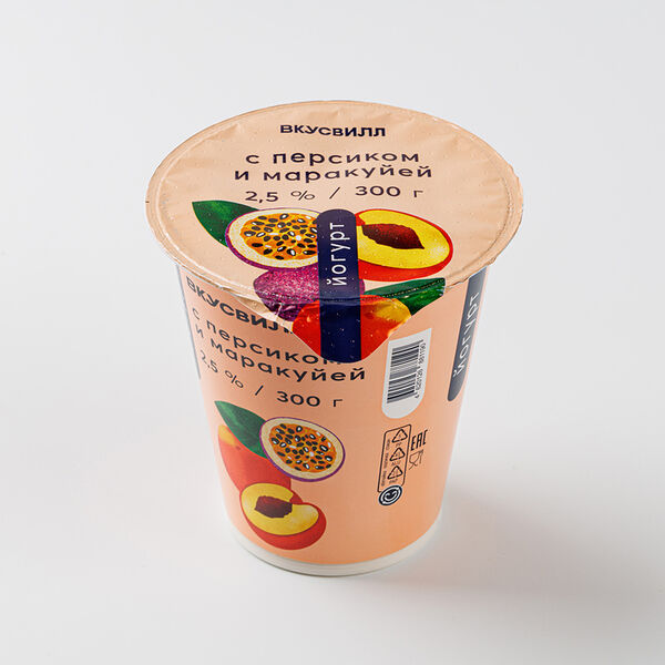 Йогурт с персиком и маракуйей 2.5%