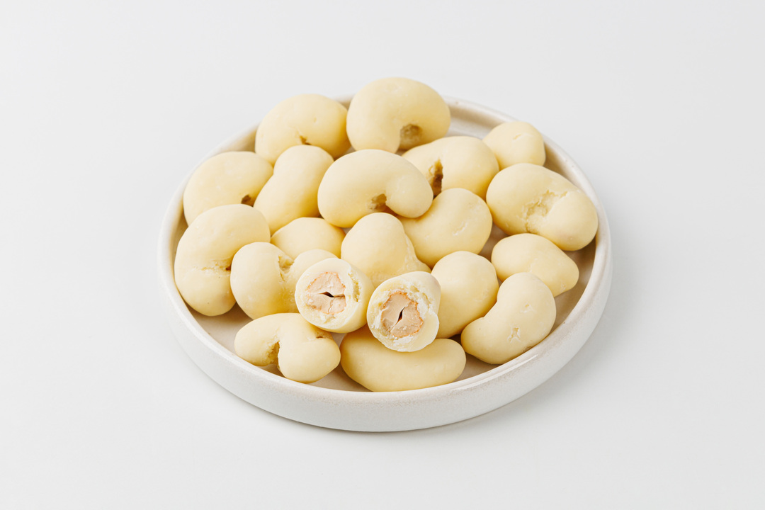 

Кешью в йогуртовой глазури