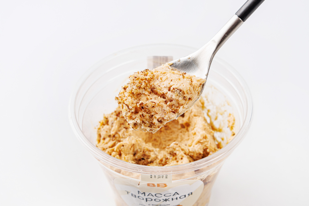 

Масса творожная с вареным сгущенным молоком и грецким орехом, 150г