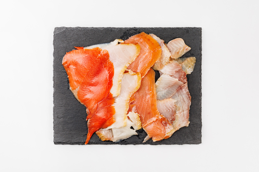 

Ассорти холодного копчения из кеты, масляной рыбы, нерки и омуля, 200 г