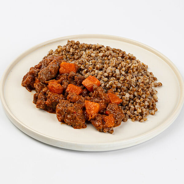 Гуляш из говядины с гречкой