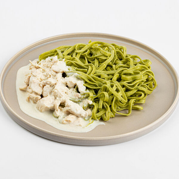 Тальятелле с курицей в сырном соусе 240г