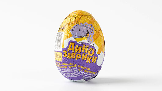 Яйцо шоколадное с подарком 