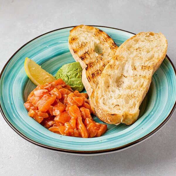 Тар-Тар из мурманского лосося с каперсами