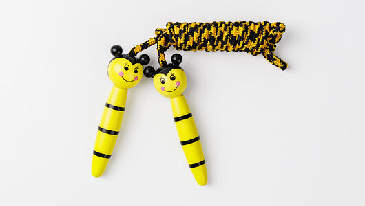 Скакалка детская с деревянными ручками