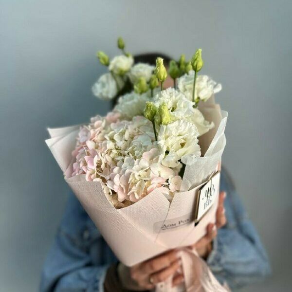 Букет с гортензией 02