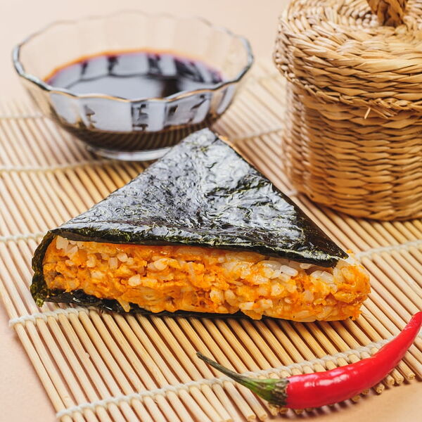 Онигири с куриным филе в соусе Спайси