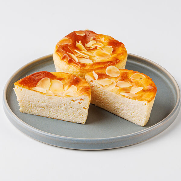 Сырники на миндальной муке с сиропом топинамбура, кафе