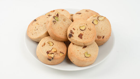 Печенье сахарное с инжиром и фисташками