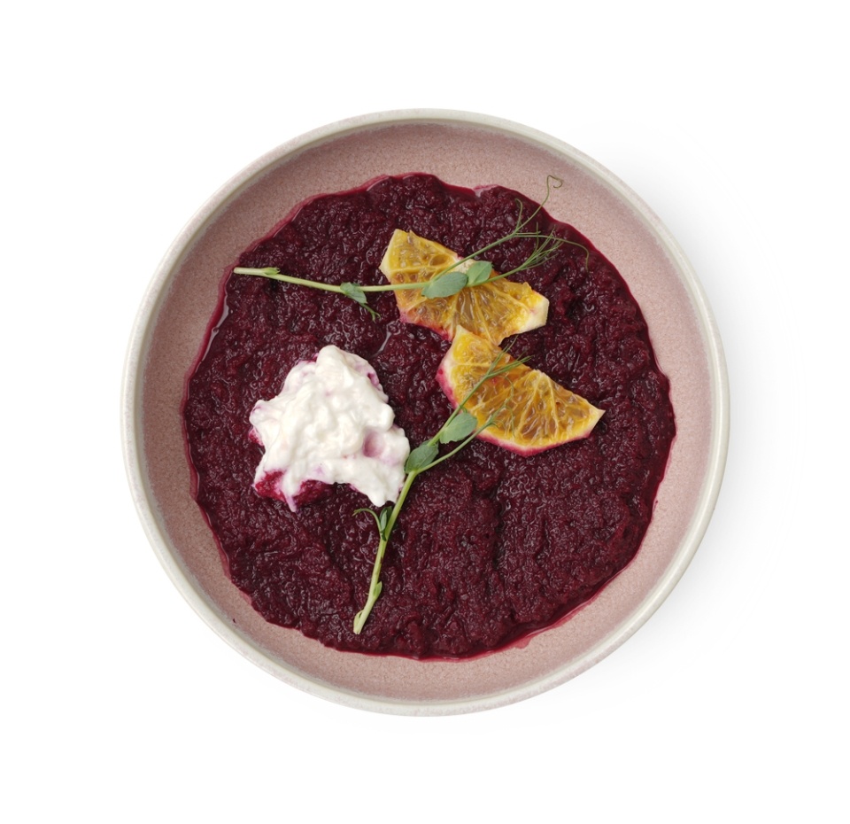 

Свекольный гаспачо со страчателлой и апельсином 280 г