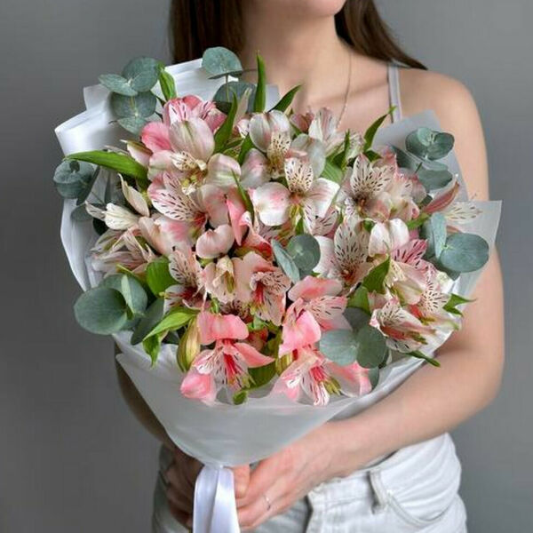 Букет Альстромерия с эвкалиптом