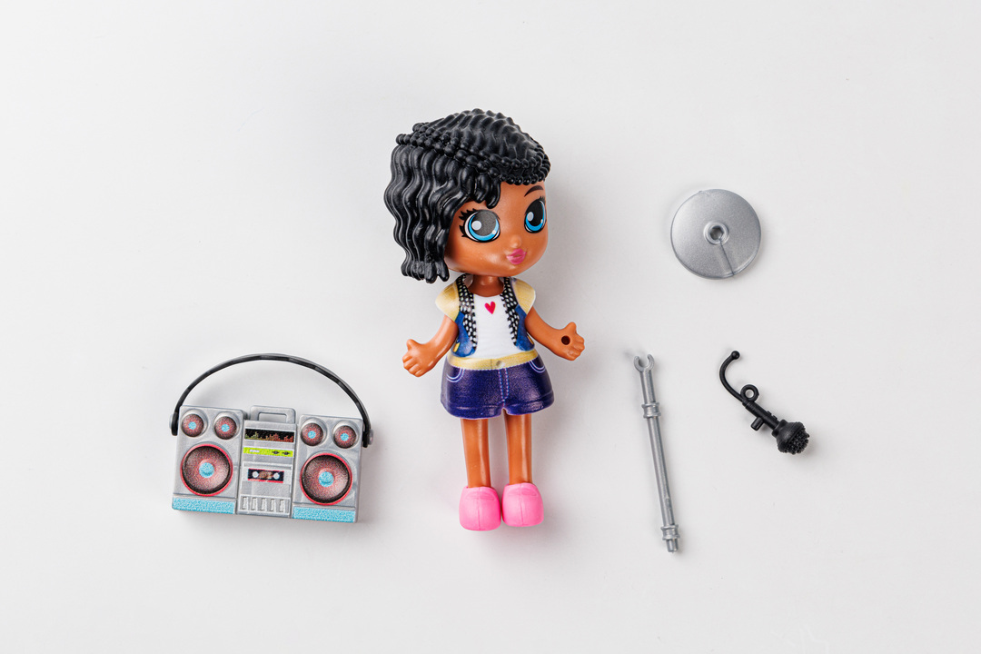 

Куколка с музыкальными инструментами и аксессуарами