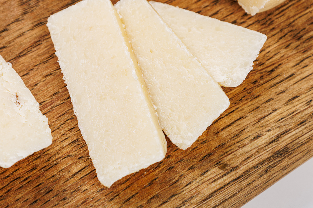 

Сыр ВкусВилл Пармезан классический и с трюфелем мини 150 г