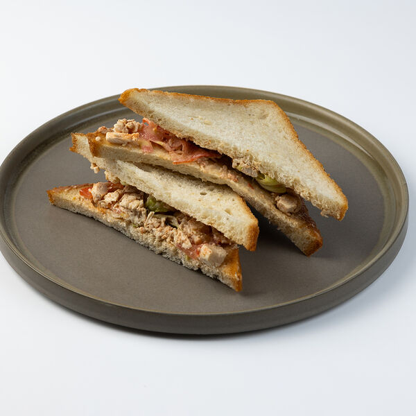 Сэндвич с курицей, пармезаном и соусом цезарь 160г