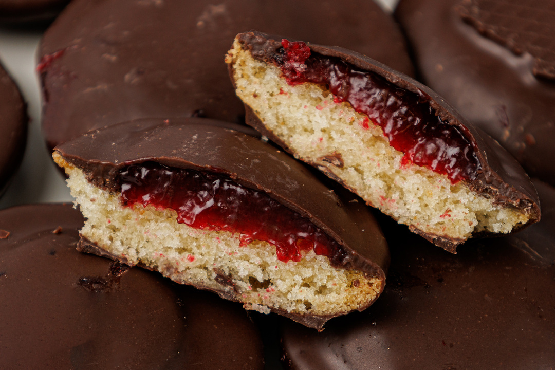 

Печенье сдобное Шоколадная легенда с вишней 135 г