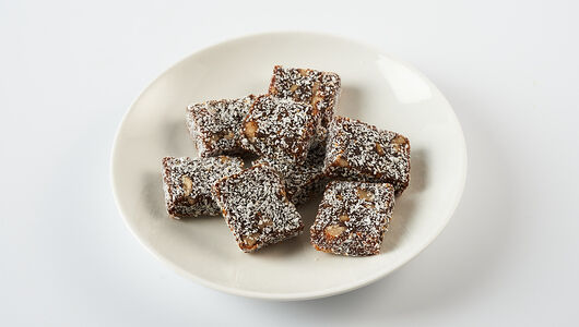 Пастила ВкусВилл фруктово-овощная из яблока и моркови с грецким орехом и кокосом, 100г