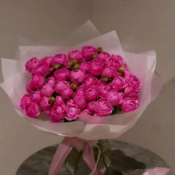 Монобукет из 11 кустовых пионовидных роз Мисти Бабблз