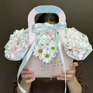 Композиция в сумочке "Созвездие хризантемы"