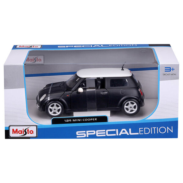 Машинка die-cast Mini cooper 1:24 чёрная с белой крышей открывающ двери Maisto 31219BK