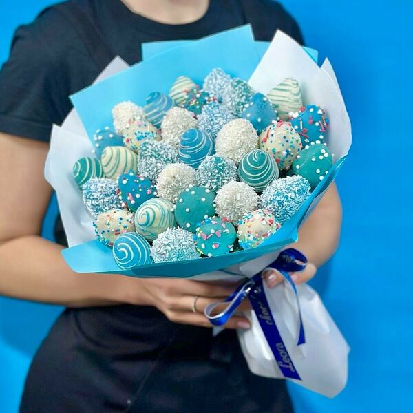 Букет из клубники. Облако из клубники в шоколаде. Подарочный набор 1129. Дом цветочной моды Leora