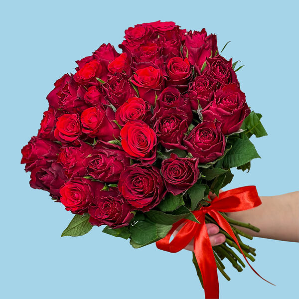 Букет цветов из 35 красных роз 40 см МП лента