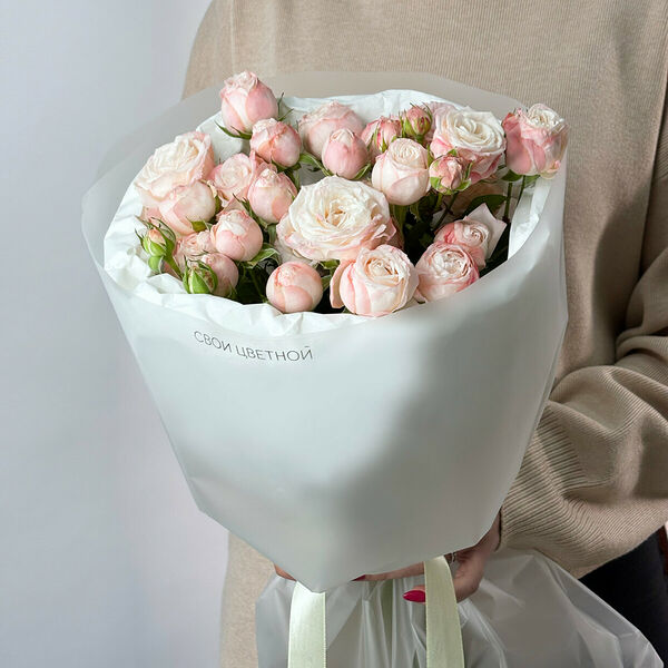 Букет из пяти кустовых пионовидных роз