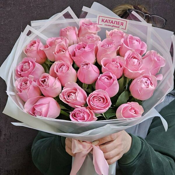 25 роз в дизайнерском оформлении