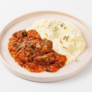 Говядина тушеная по-домашнему с картофельным пюре