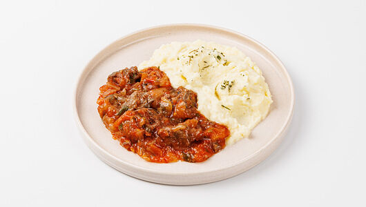 Говядина тушеная по-домашнему с картофельным пюре