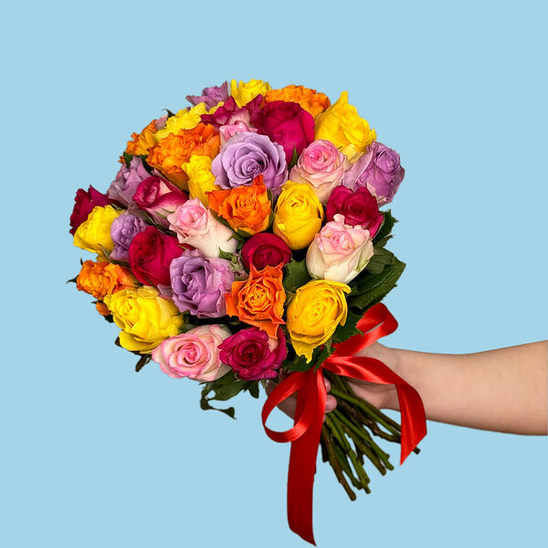 Букет цветов из 35 роз микс 35 см МП лента