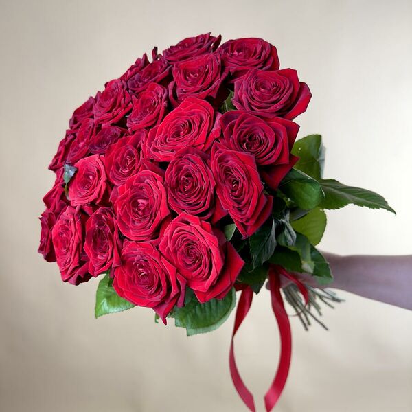 Букет цветов из 25 красных роз Россия