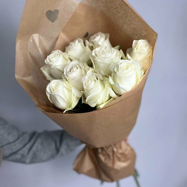 9 белых роз 60см Эквадор