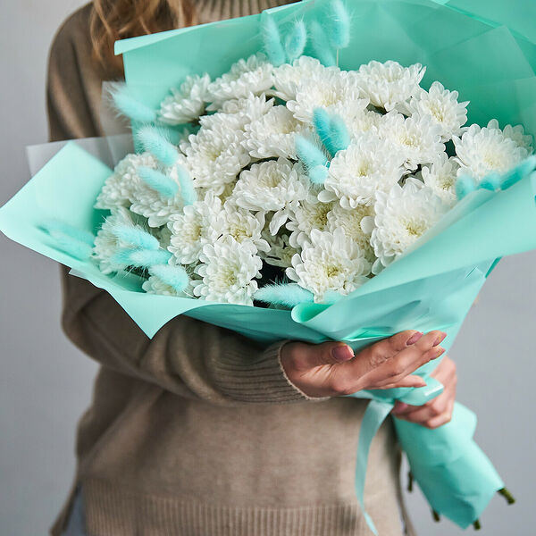 Букет белых хризантем с сухоцветами