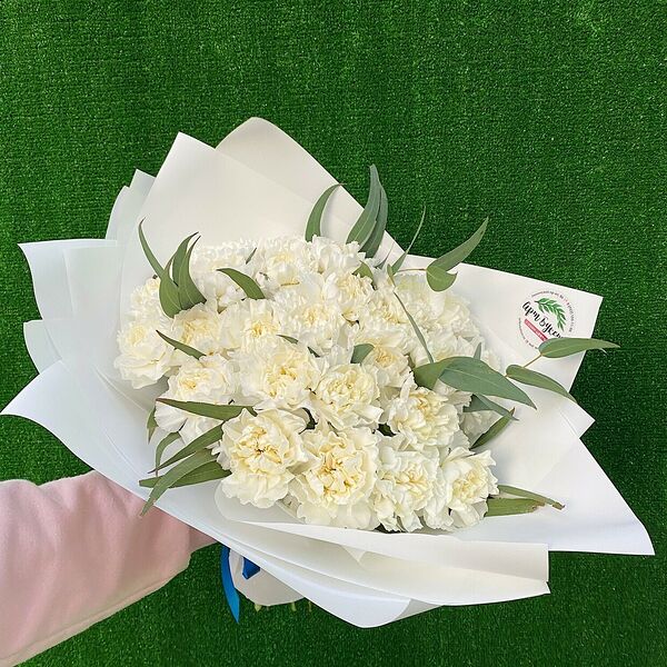 Букет белоснежных Диантусов с эвкалиптом