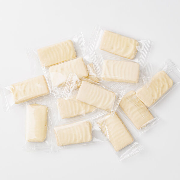 Вафельная конфета с кокосовой начинкой в белом шоколаде, вес