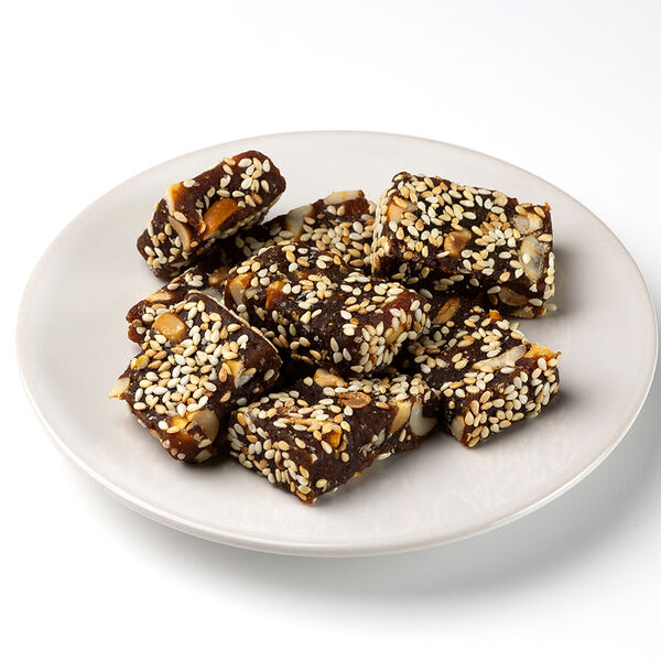 Пастила фруктово-овощная из яблока и моркови с арахисом и кунжутом, 100г