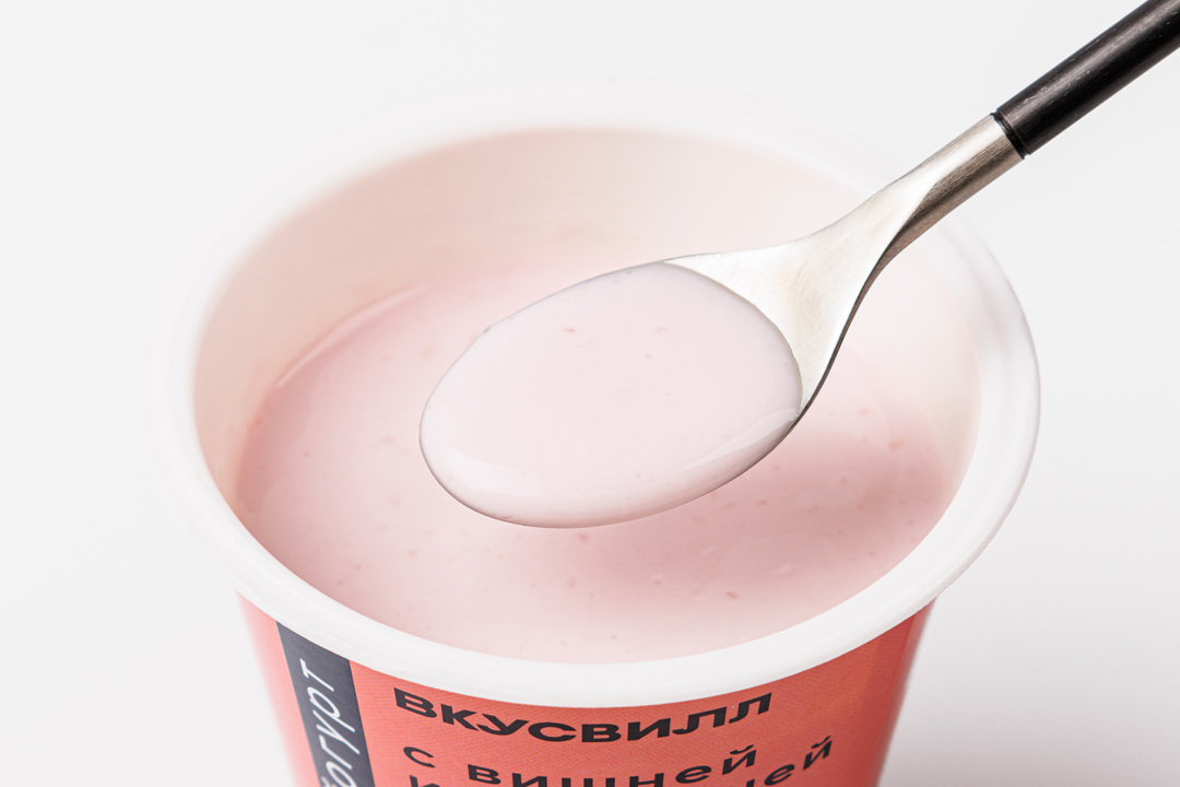 

Йогурт ВкусВилл с вишней и черешней 2.5% 300 г