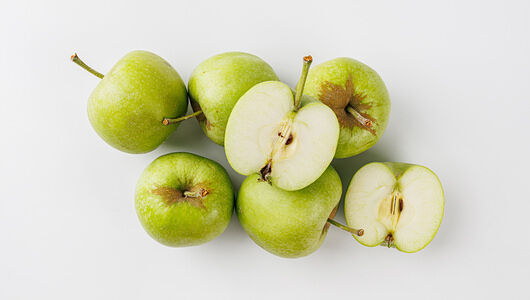 Яблоко молодое Белый налив