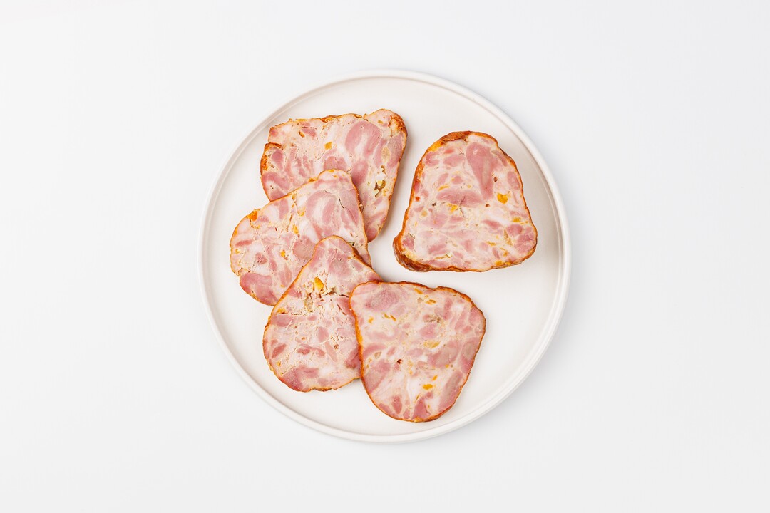 

Рулет из утки и куриной грудки с курагой, копчено-запеченный 300г