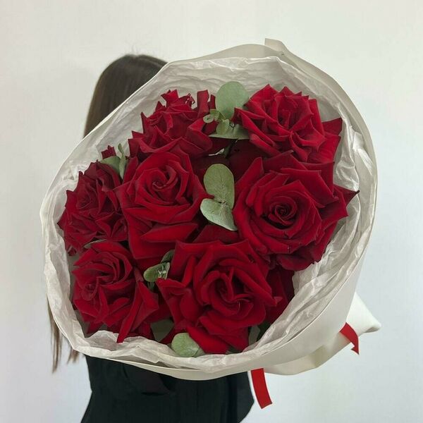 Завораживающая алая Франция с ароматным эвкалиптом