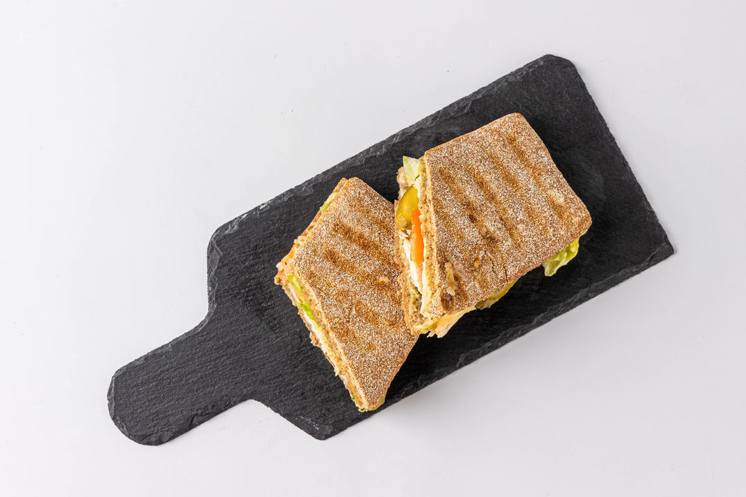 

Чиабатта ржаная с индейкой и соусом песто, 220г