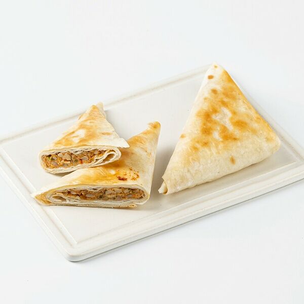 Конвертики с курицей, сыром и томатами с зеленью