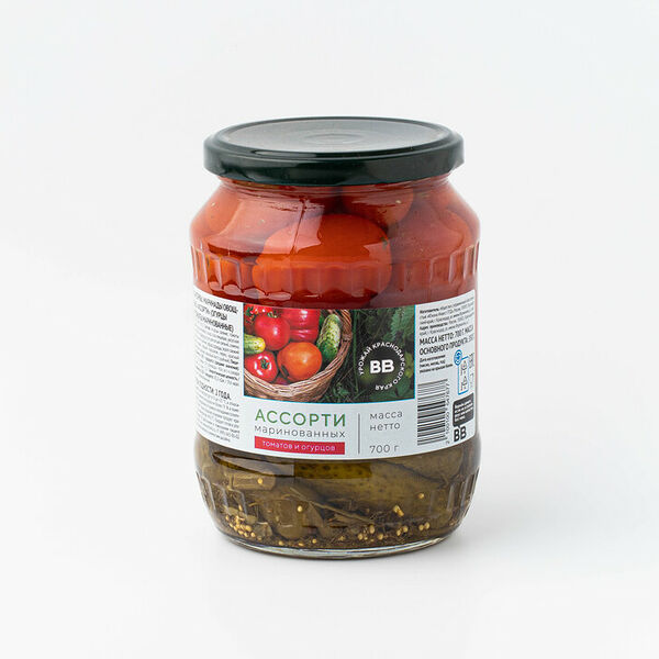 Ассорти маринованных томатов и огурцов