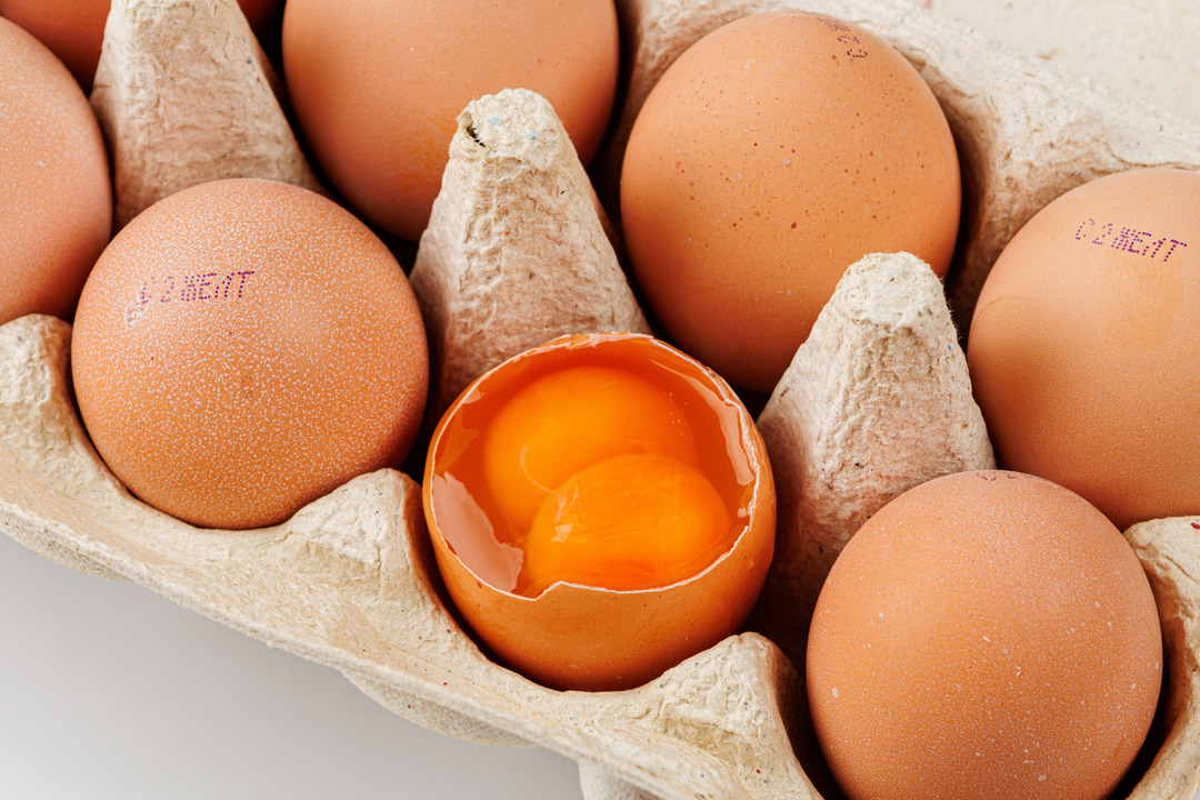 

Яйцо куриное Волжанин двухжелтковое