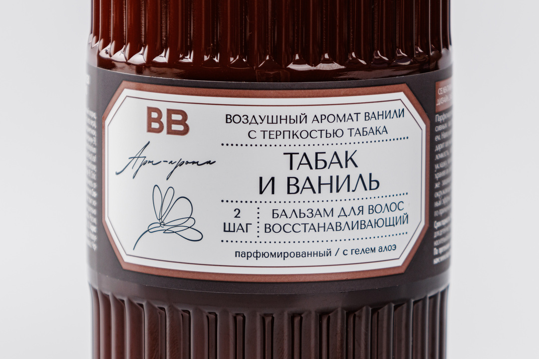 

Бальзам парфюмированный восстанавливающий для всех типов волос ВкусВилл "Табак и Ваниль", 300 мл