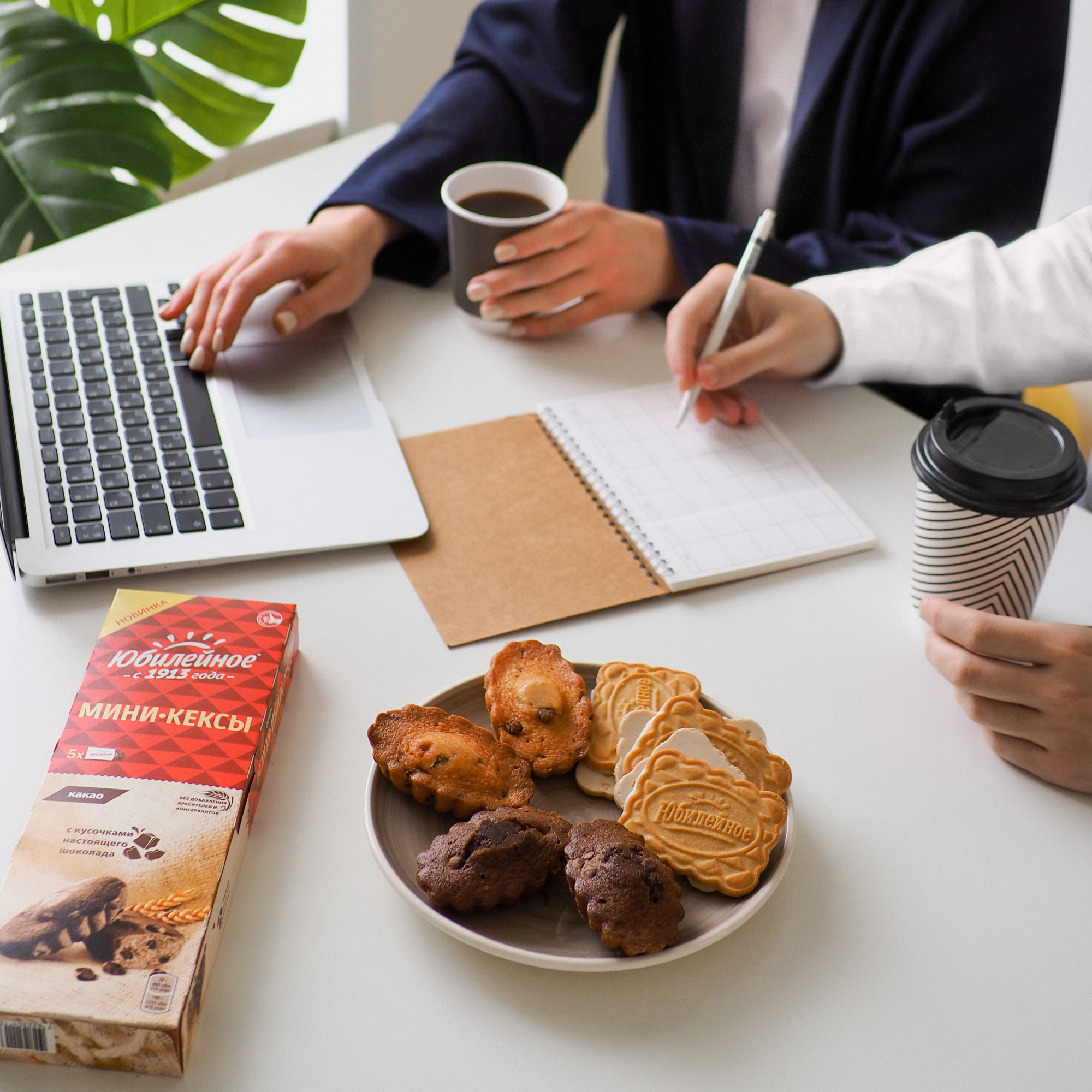 

Мини-кексы Юбилейное с кусочками тёмного шоколада и какао 140 г